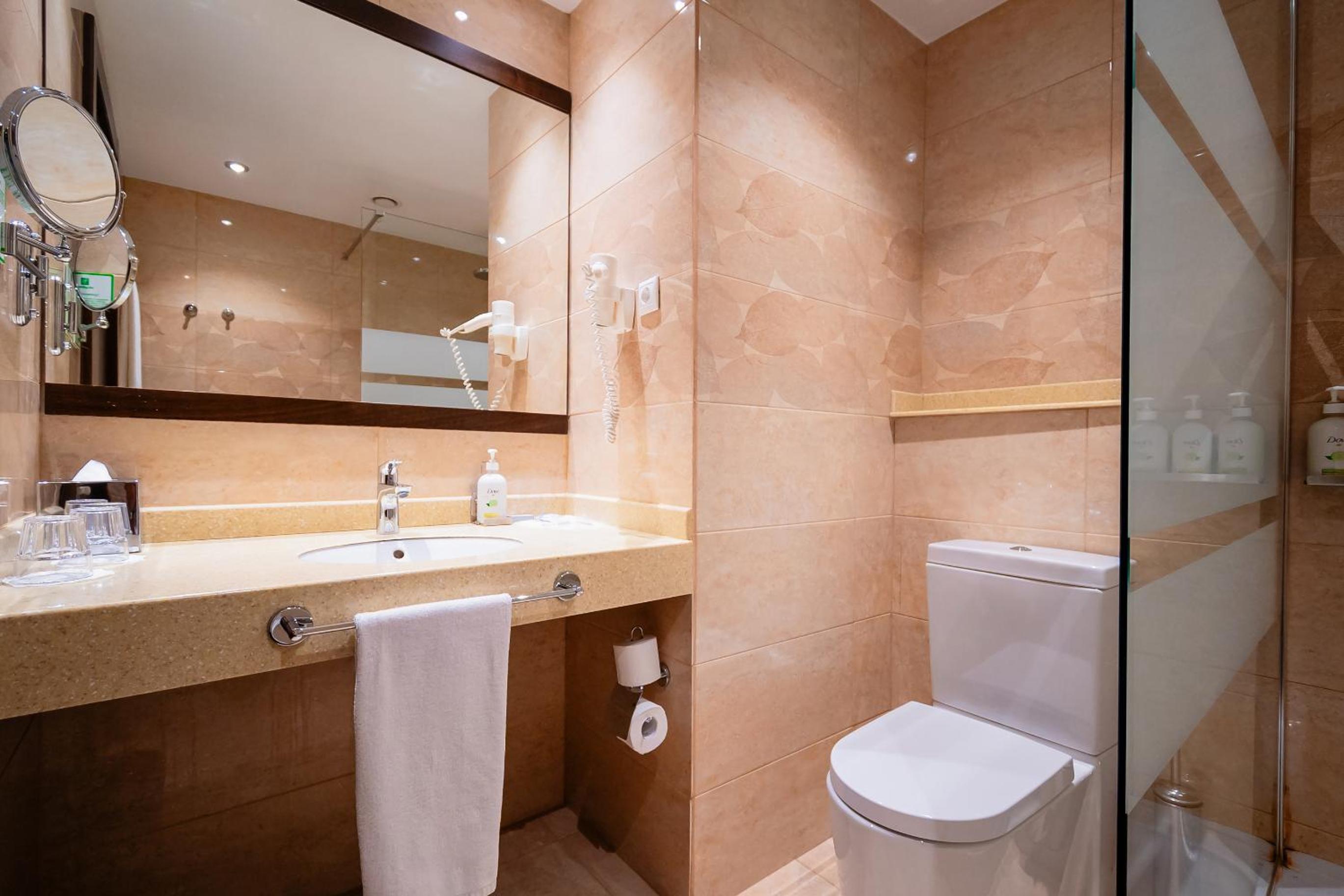 holiday inn aktau by ihg