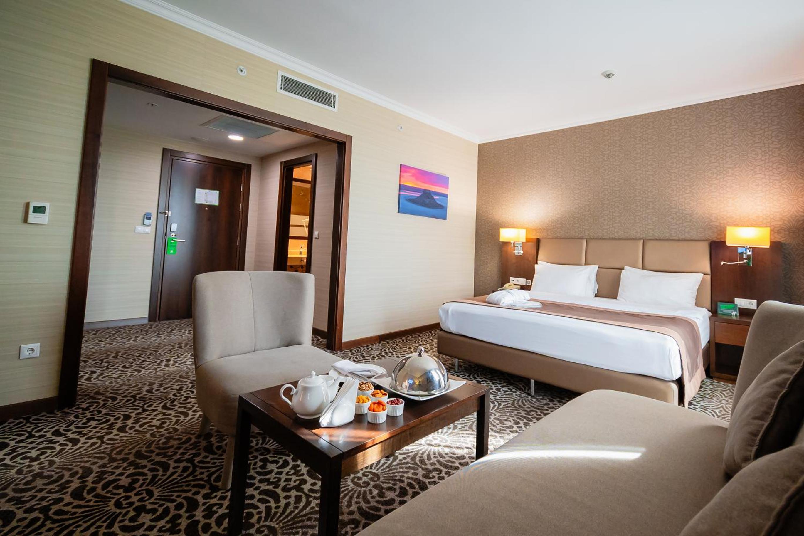 holiday inn aktau by ihg