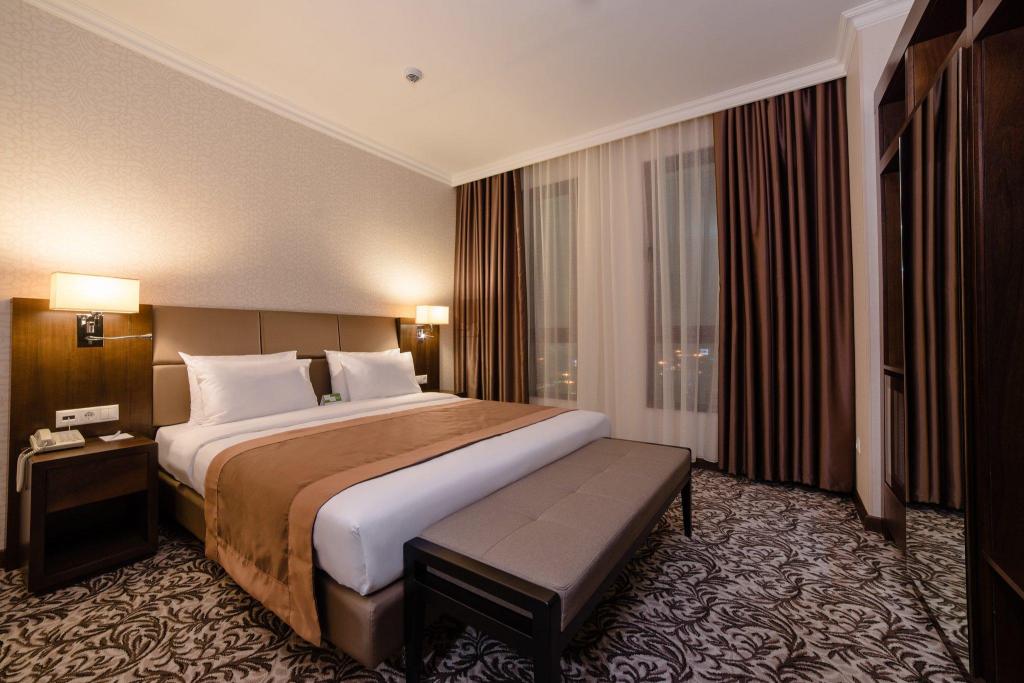 holiday inn aktau by ihg