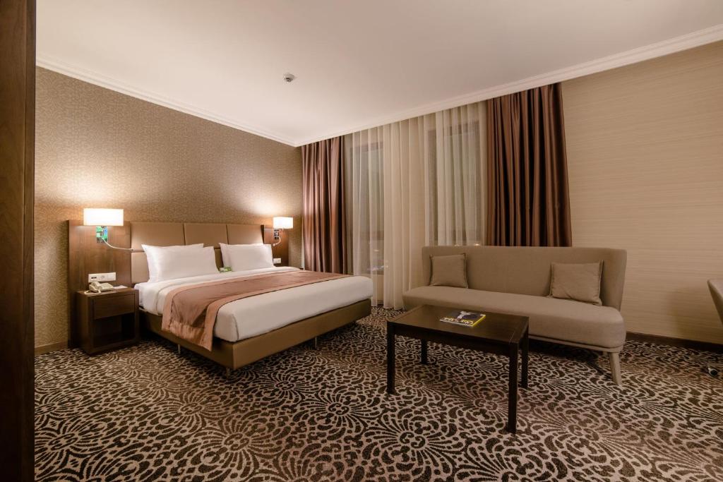 holiday inn aktau by ihg