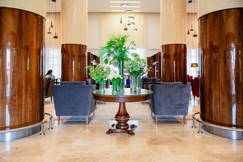 holiday inn aktau by ihg