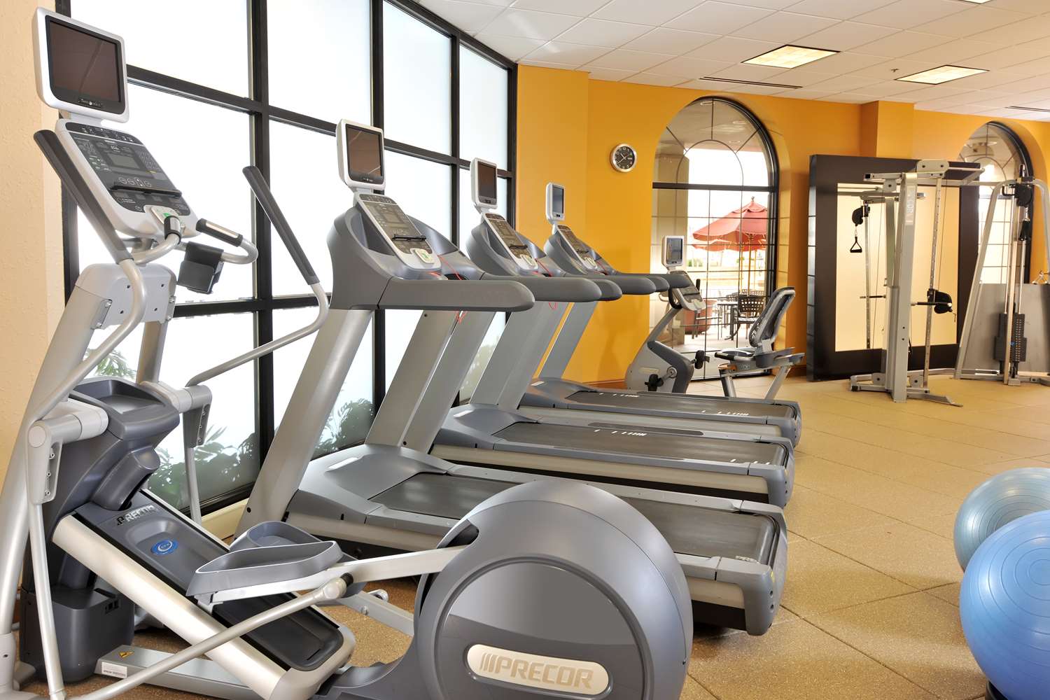 embassy suites hotel des moines downtown