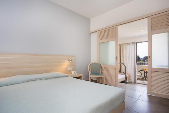 hotel niriides beach