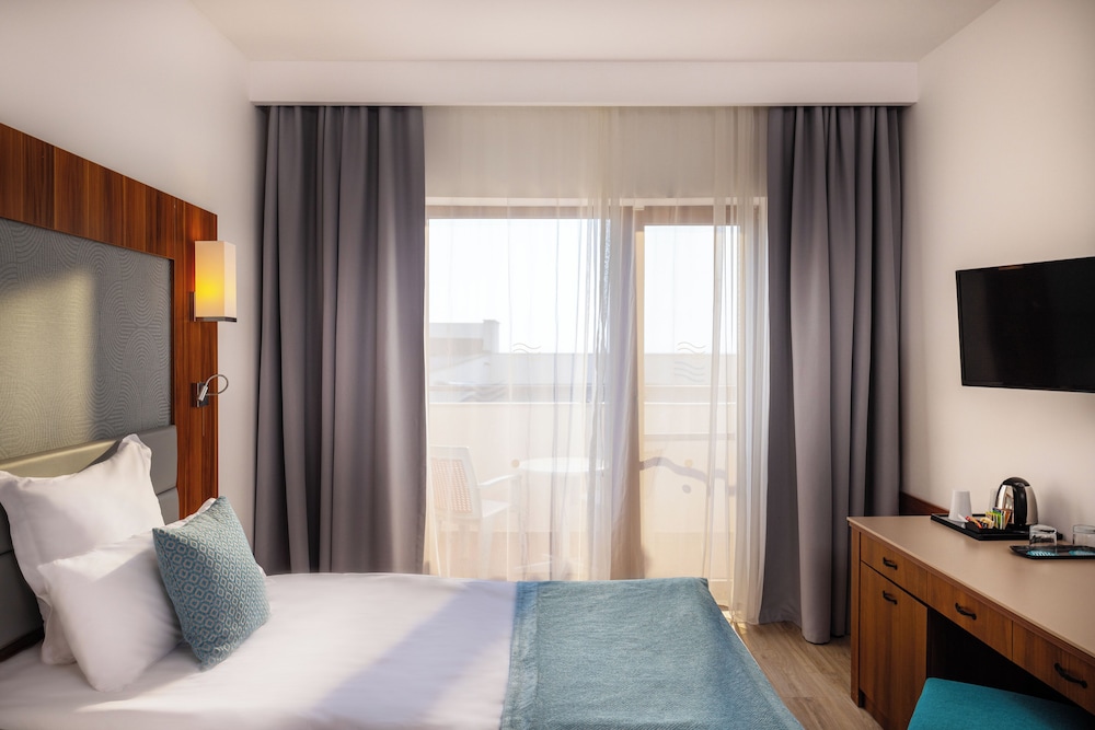 alua helios bay all inclusive
