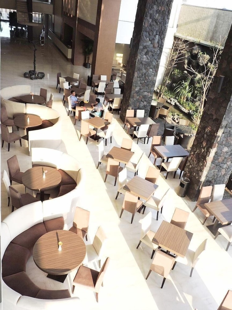 ascent premiere hotel and convention