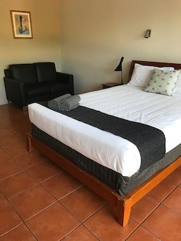 Birch Motel Bowen,Bowen Hills>>Bowen,3 star