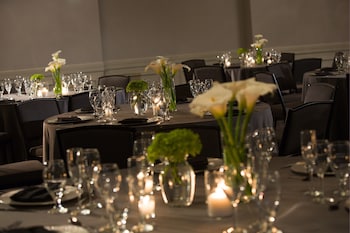 renaissance meadowlands hotel