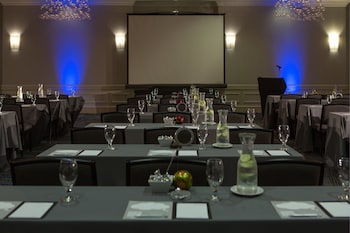 renaissance meadowlands hotel