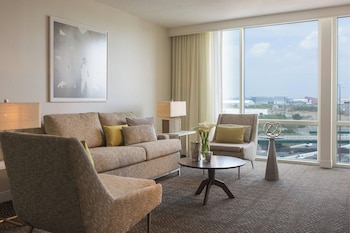 renaissance meadowlands hotel