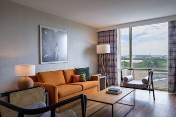 renaissance meadowlands hotel