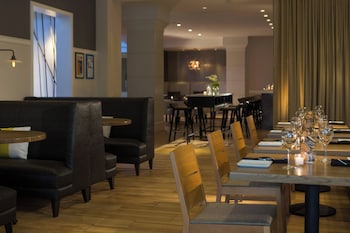 renaissance meadowlands hotel