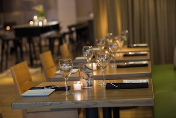 renaissance meadowlands hotel