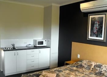 Victory Hotel Motel Gympie,,2 star
