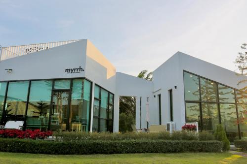 myrrh resort