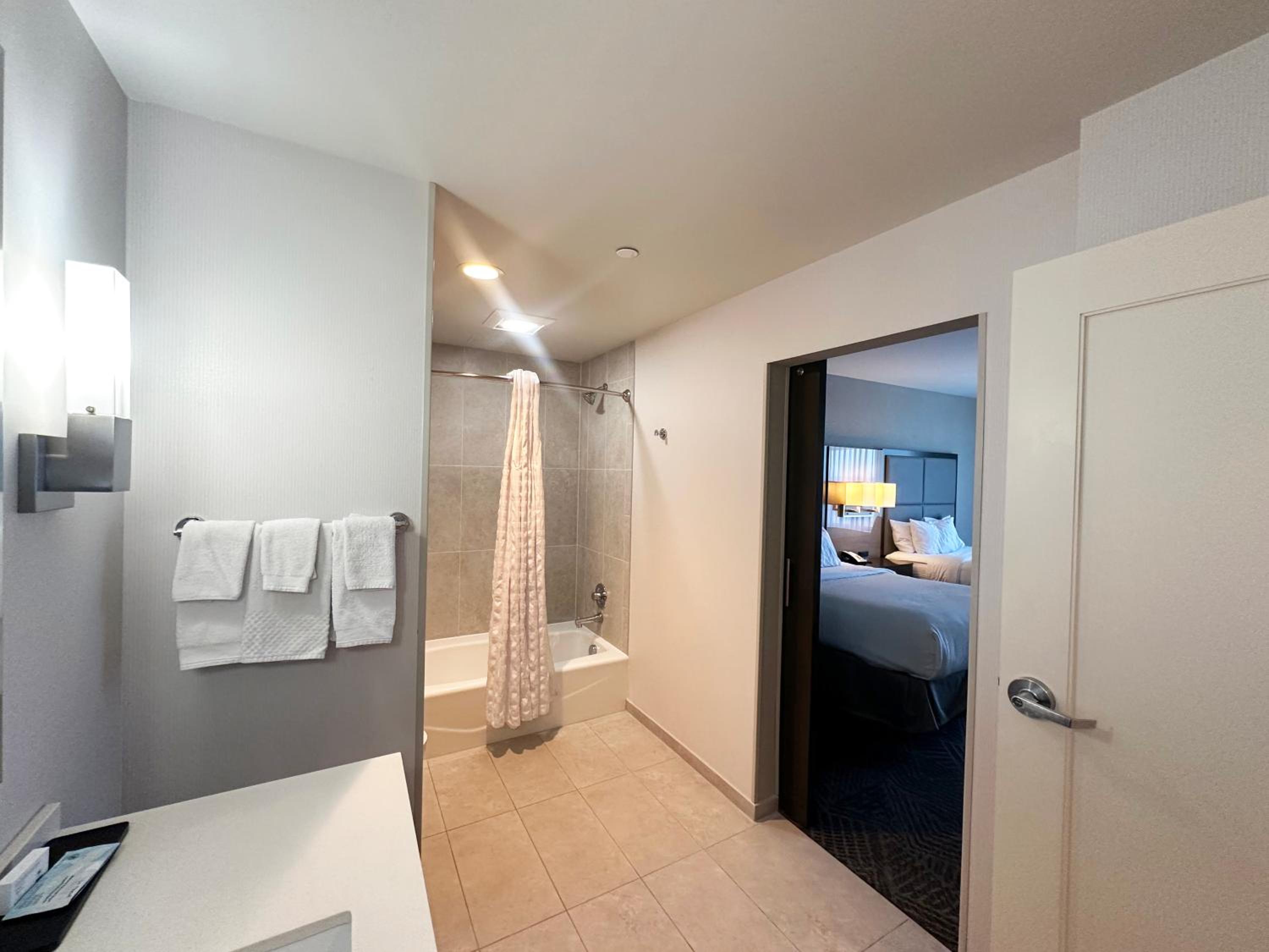 embassy suites by hilton kansas city olathe