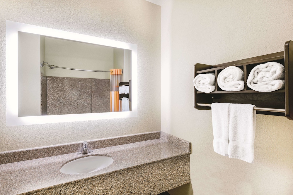 spark by hilton san antonio dominion