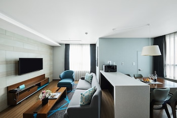 felix by stx hotel and suite