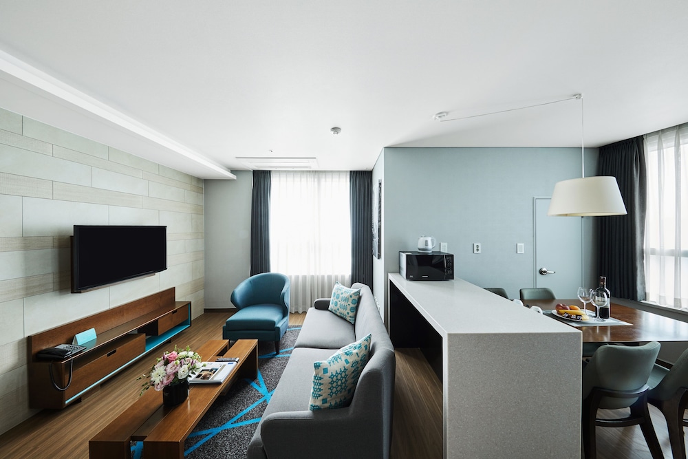 felix by stx hotel and suite