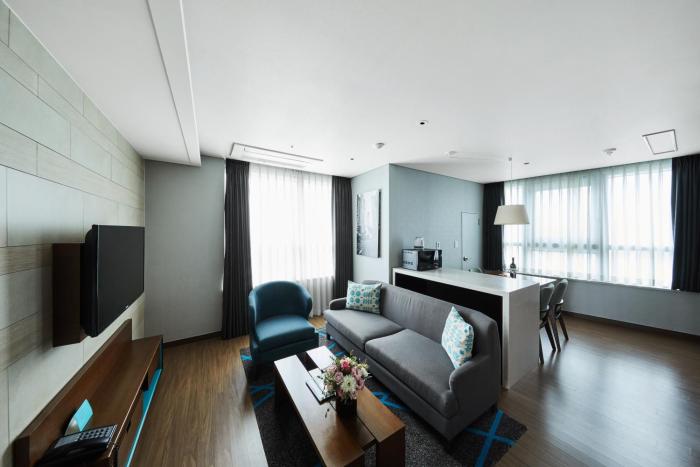 felix by stx hotel and suite