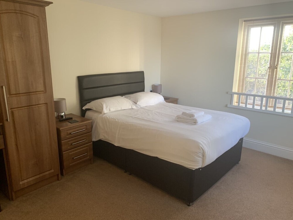 the lawns guest house