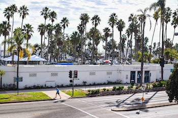 beachside inn