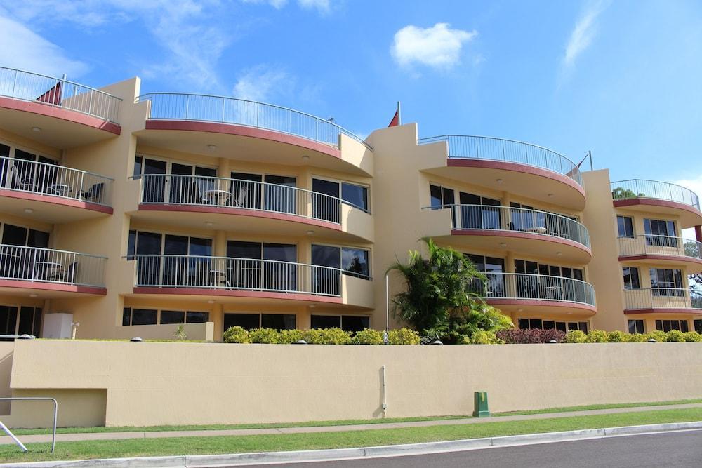 alexander beachfront apartments