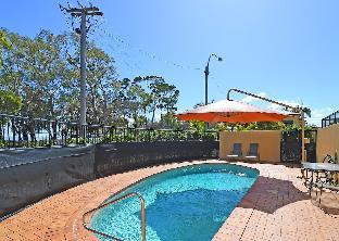 alexander beachfront apartments