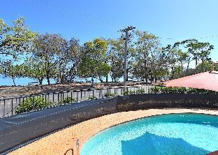 alexander beachfront apartments