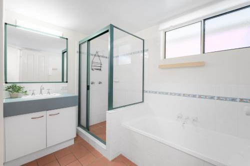 alexander beachfront apartments