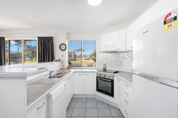 alexander beachfront apartments