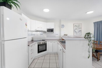 alexander beachfront apartments