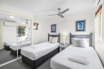 alexander beachfront apartments