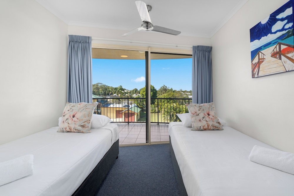 alexander beachfront apartments