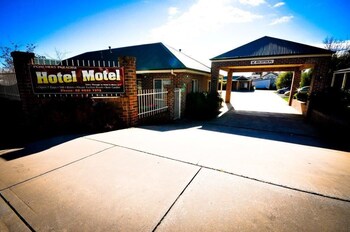 Poachers Paradise Motel,High Country>>Corowa,4 star