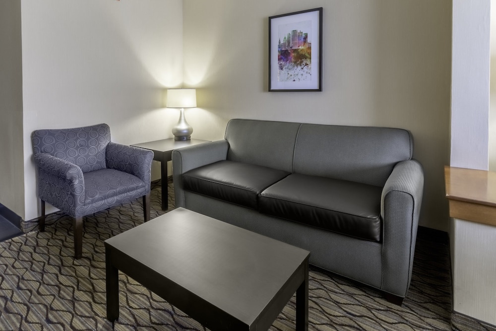 holiday inn hotel and suites milwaukee airport by ihg
