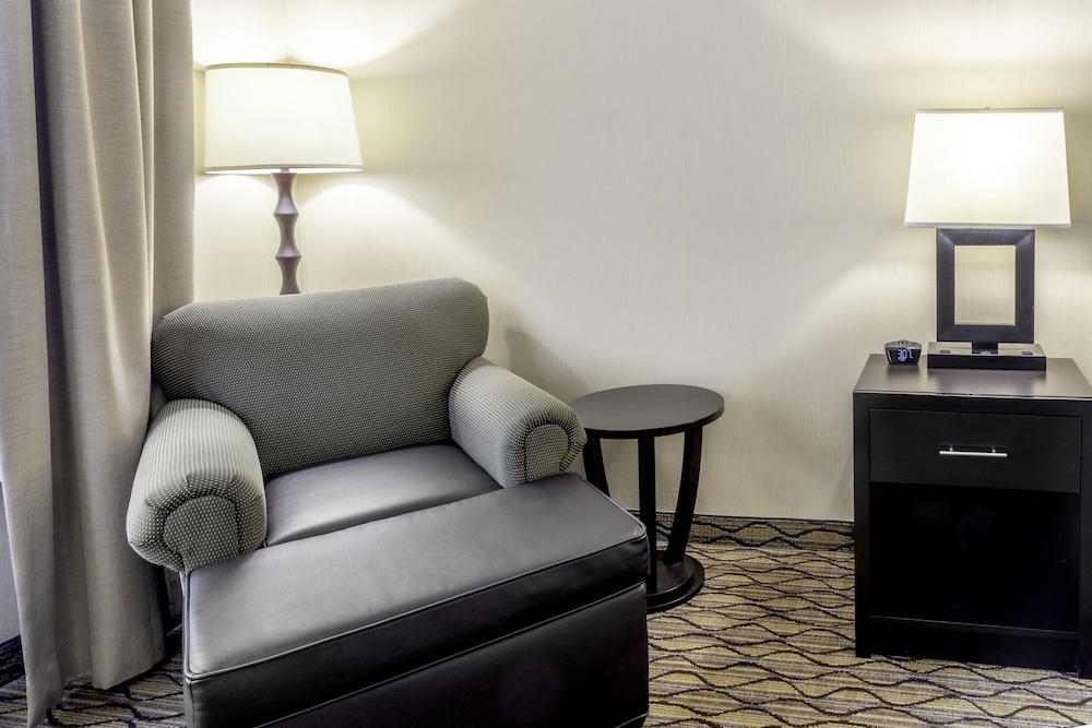 holiday inn hotel and suites milwaukee airport by ihg