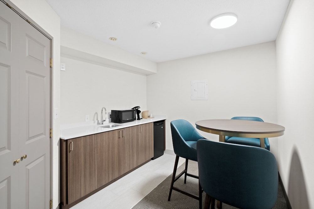 holiday inn hotel and suites milwaukee airport by ihg