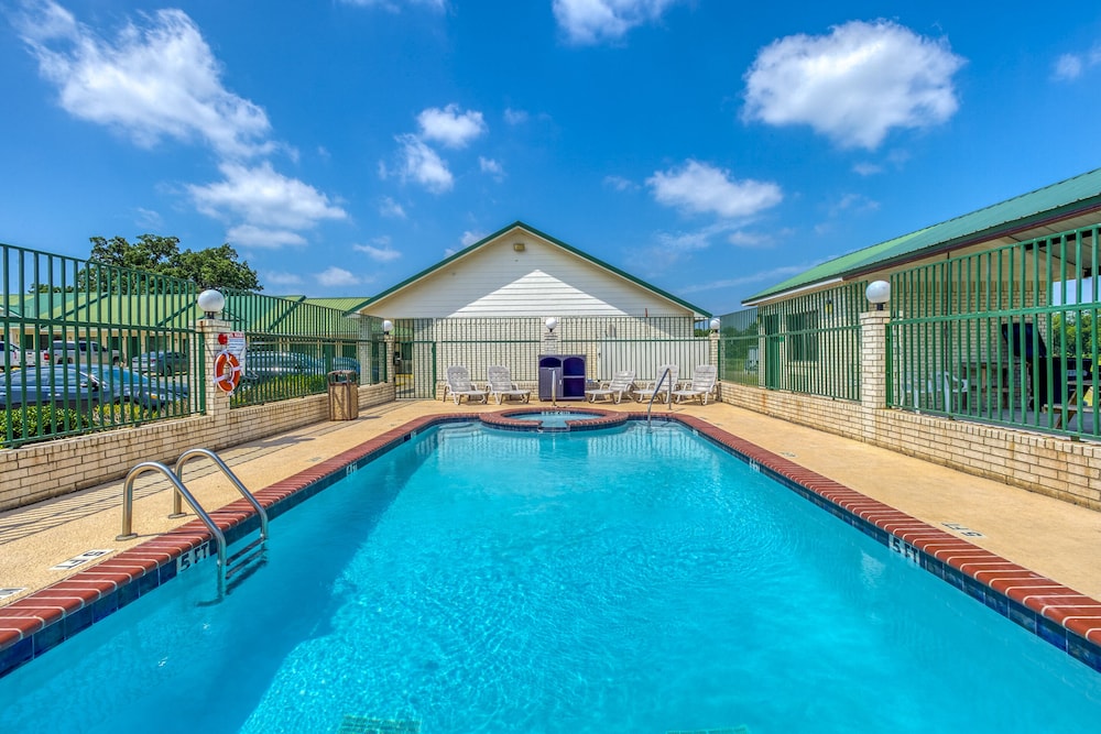 oyo hotel yoakum west