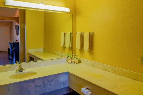 oyo hotel yoakum west