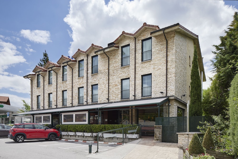 Hotel Iriguibel,Huarte>>Gorraiz,3 star