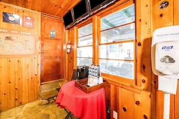 The Kern Lodge,Near Kernville Chamber Of Commerce,2 star