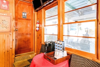 The Kern Lodge,Near Kernville Chamber Of Commerce,2 star