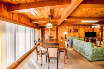 The Kern Lodge,Near Kernville Chamber Of Commerce,2 star