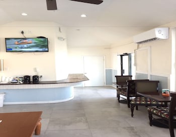 the colony club inn and suites