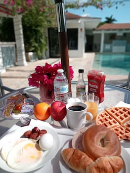 the colony club inn and suites