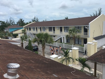 the colony club inn and suites