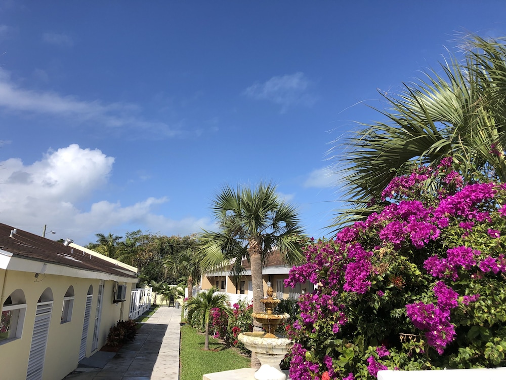 the colony club inn and suites