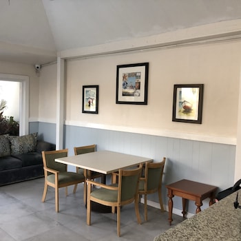 the colony club inn and suites