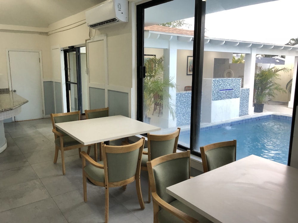 the colony club inn and suites