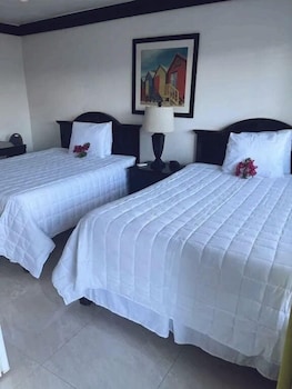 the colony club inn and suites